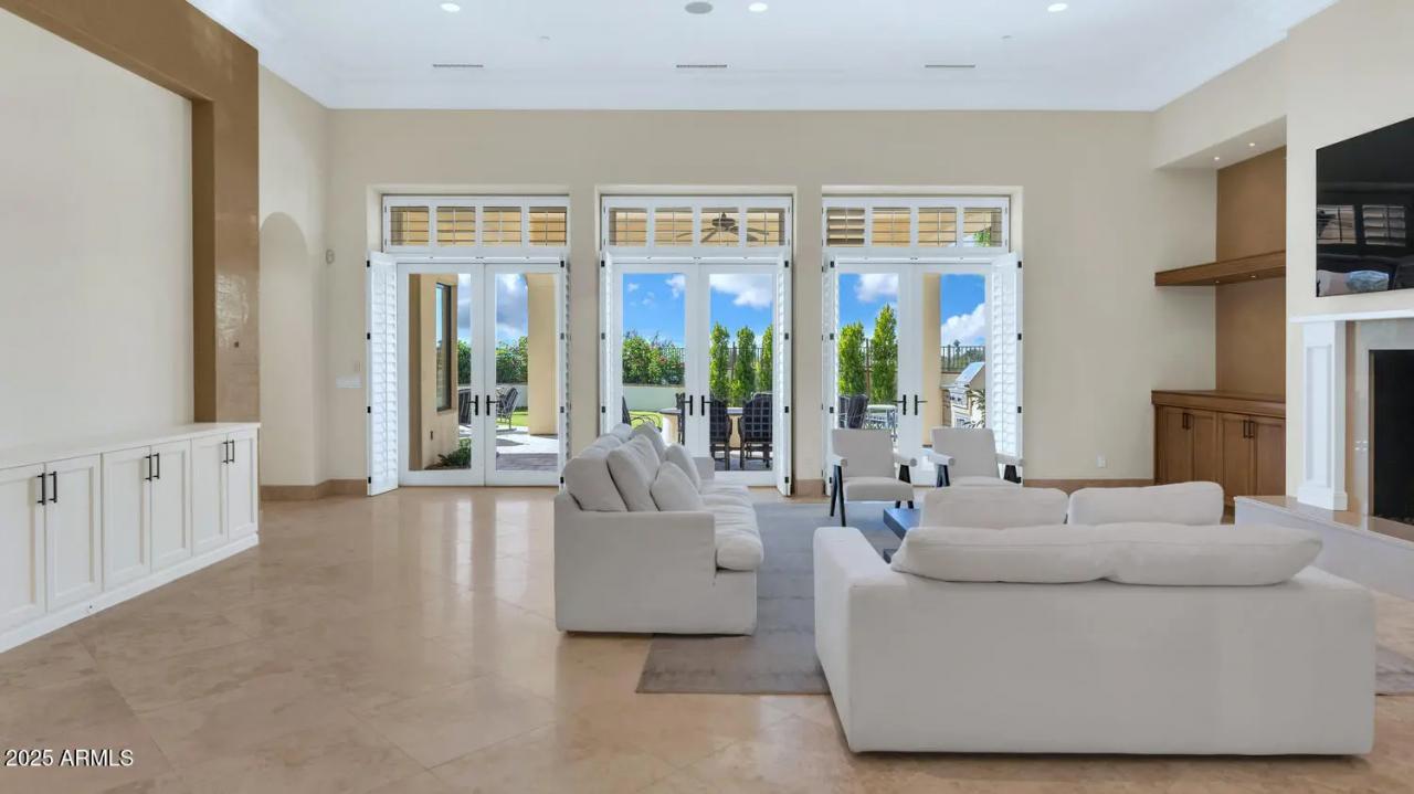 Real Estate Picture 4