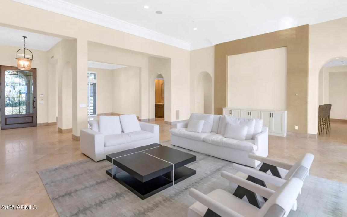 Real Estate Picture 3