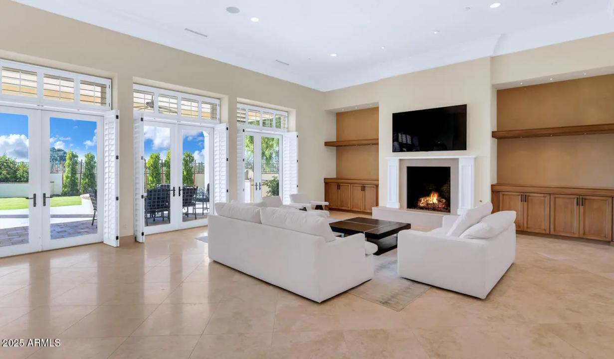 Real Estate Picture 5