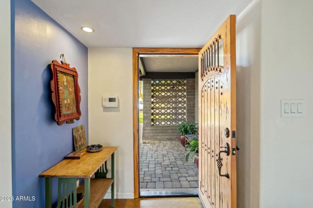 Real Estate Picture 4