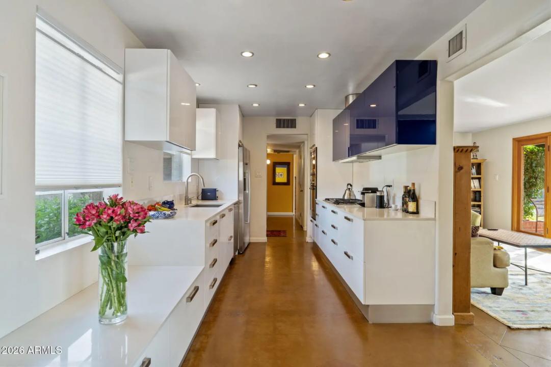 Real Estate Picture 11