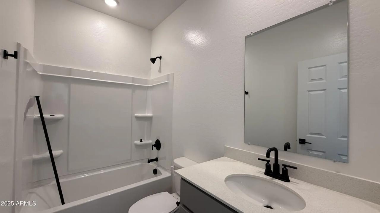 Real Estate Picture 8