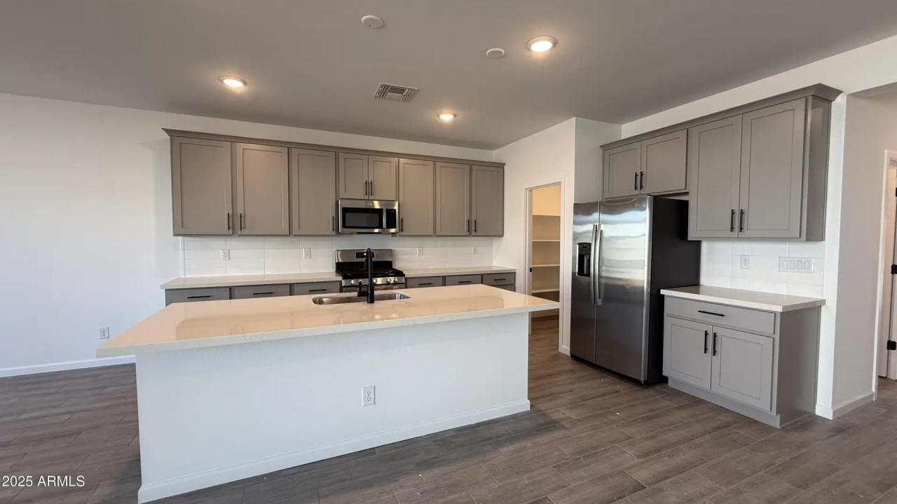 Real Estate Picture 14