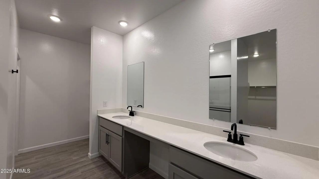 Real Estate Picture 18