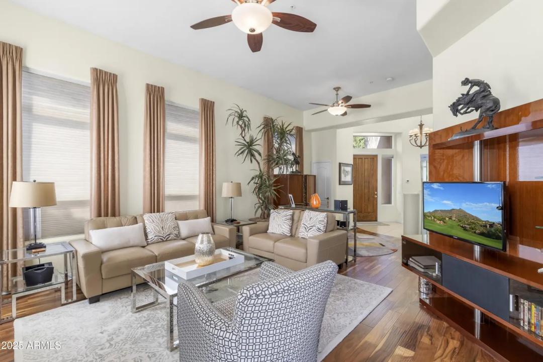 Real Estate Picture 11