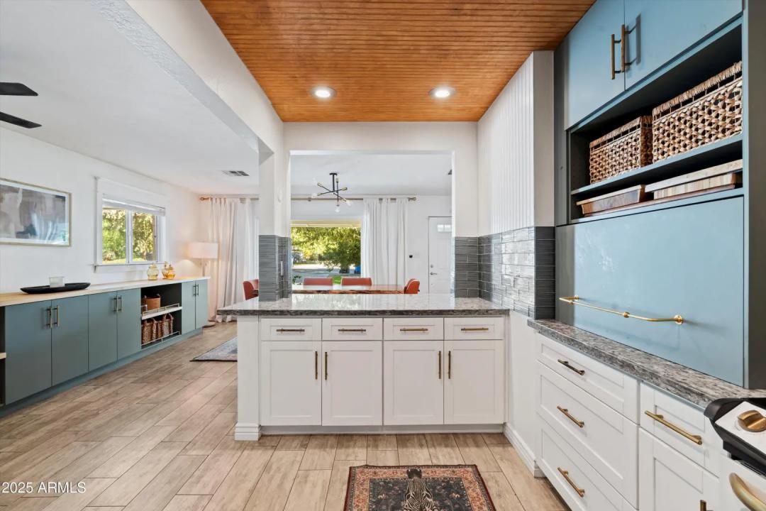 Real Estate Picture 9