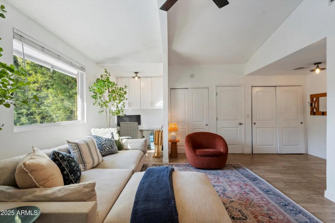 Real Estate Picture 11