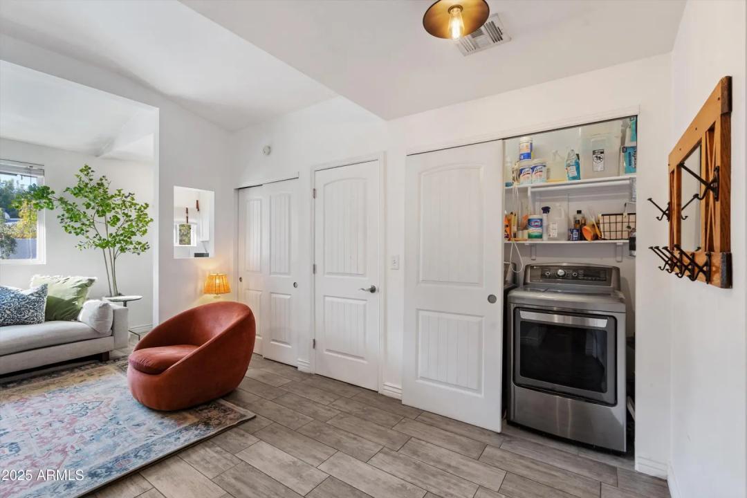 Real Estate Picture 12