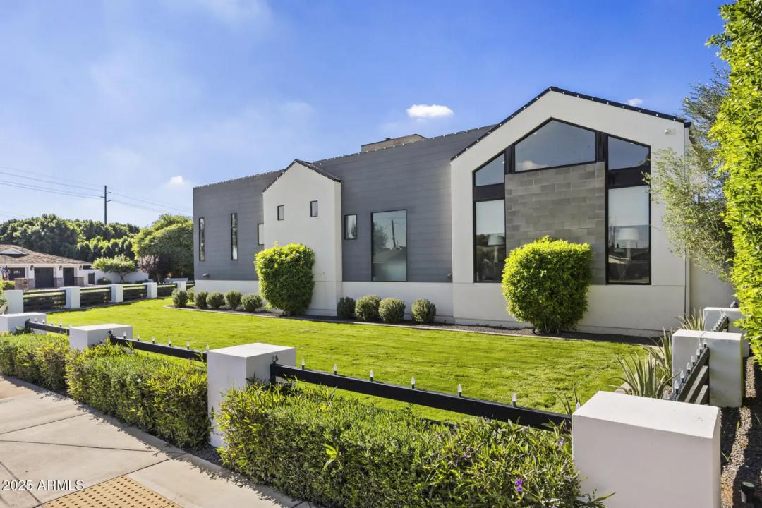 Real Estate Picture 4