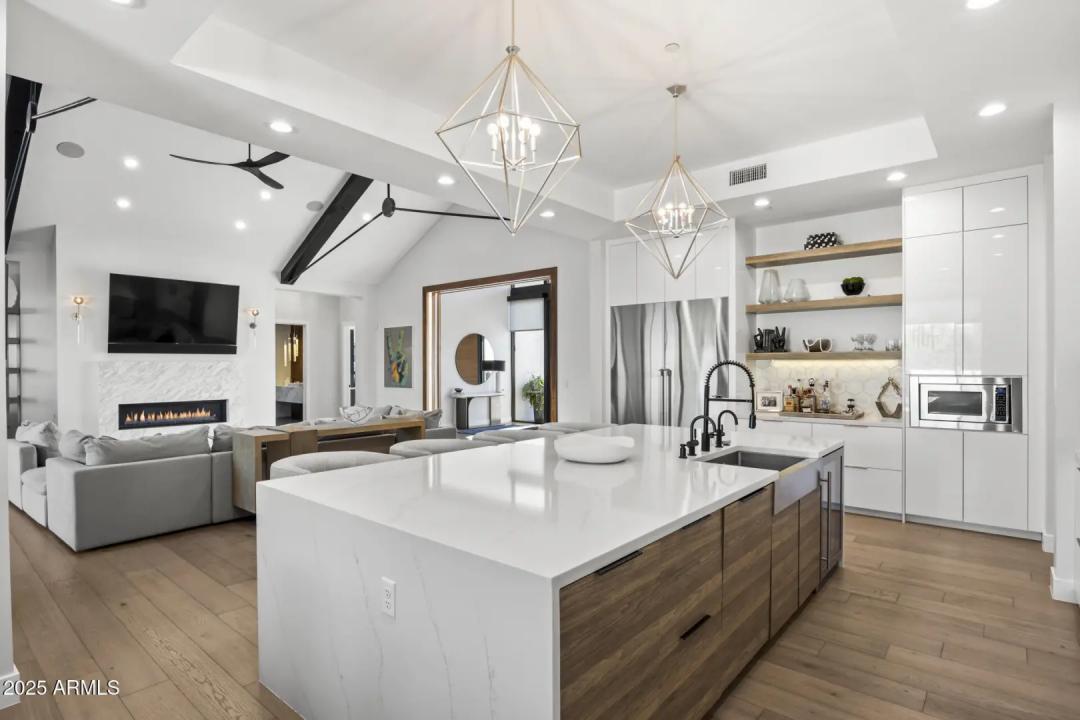 Real Estate Picture 9