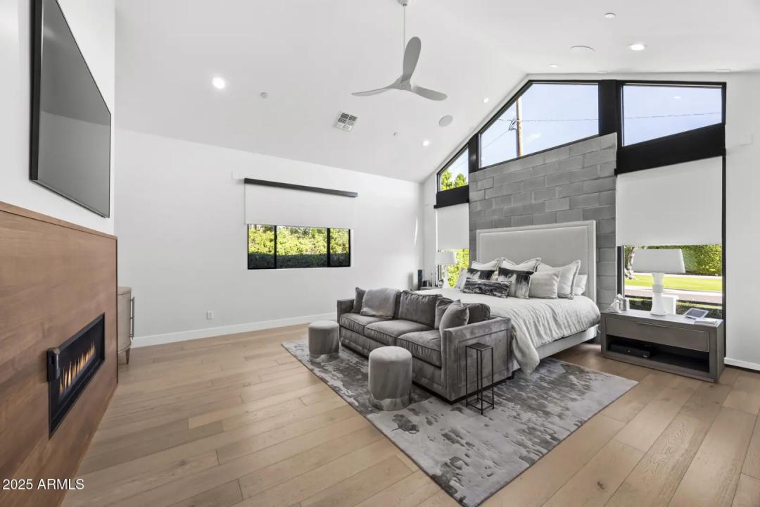 Real Estate Picture 13