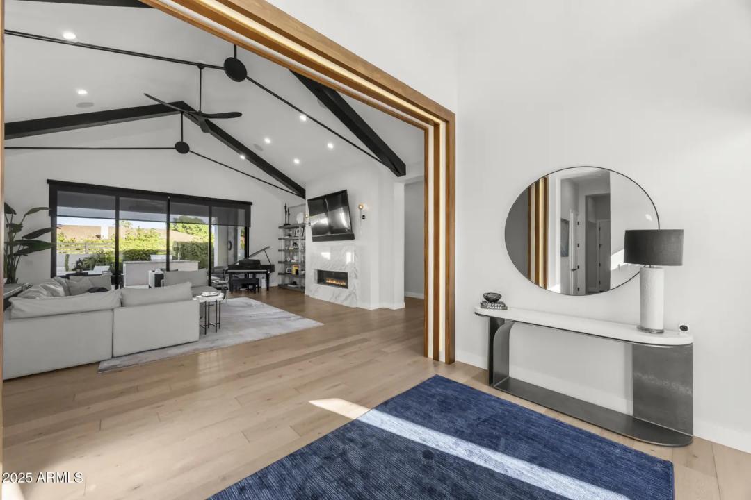 Real Estate Picture 7