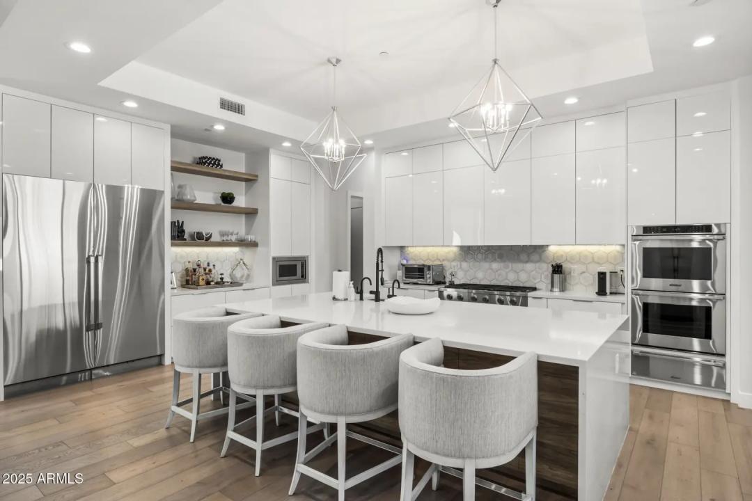 Real Estate Picture 10