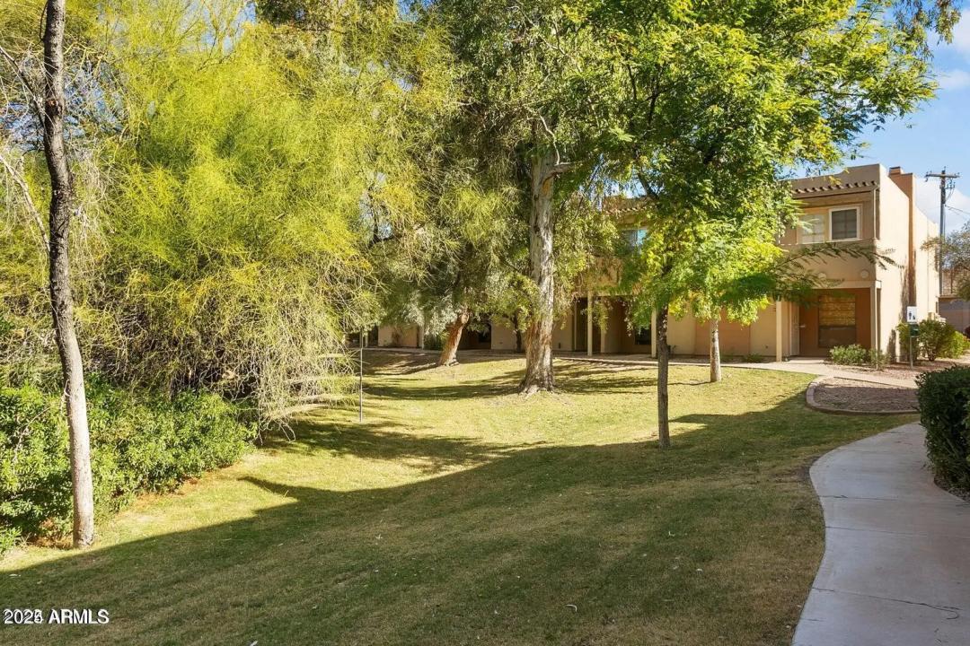 Real Estate Picture 22