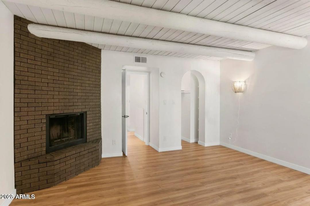 Real Estate Picture 11