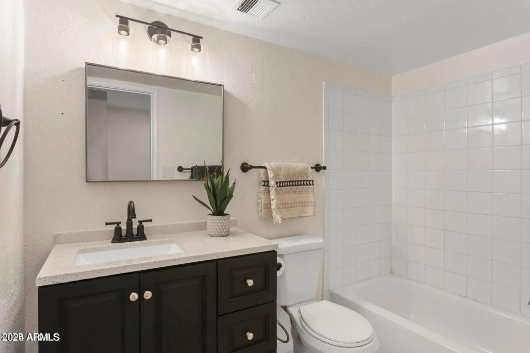 Real Estate Picture 14