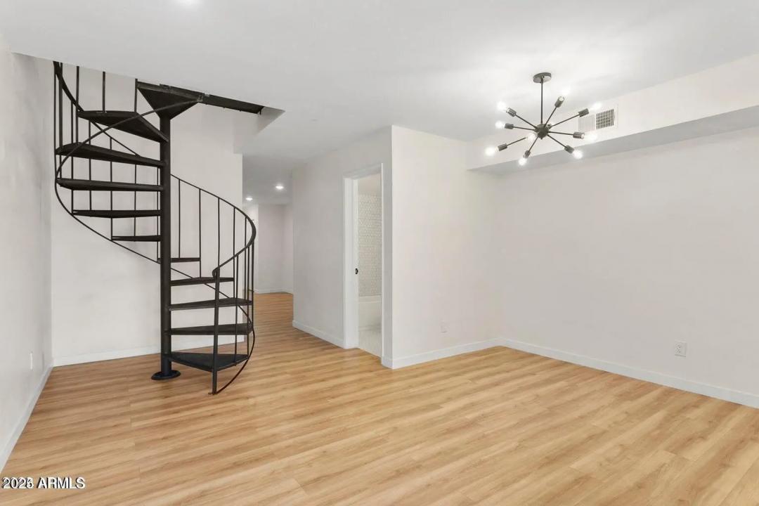 Real Estate Picture 9