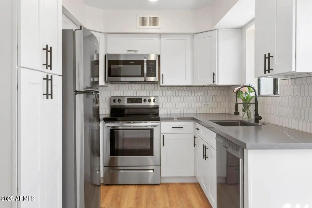 Real Estate Picture 8