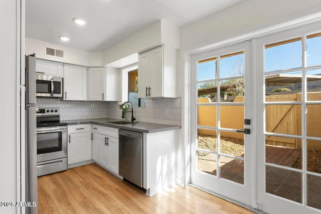 Real Estate Picture 7