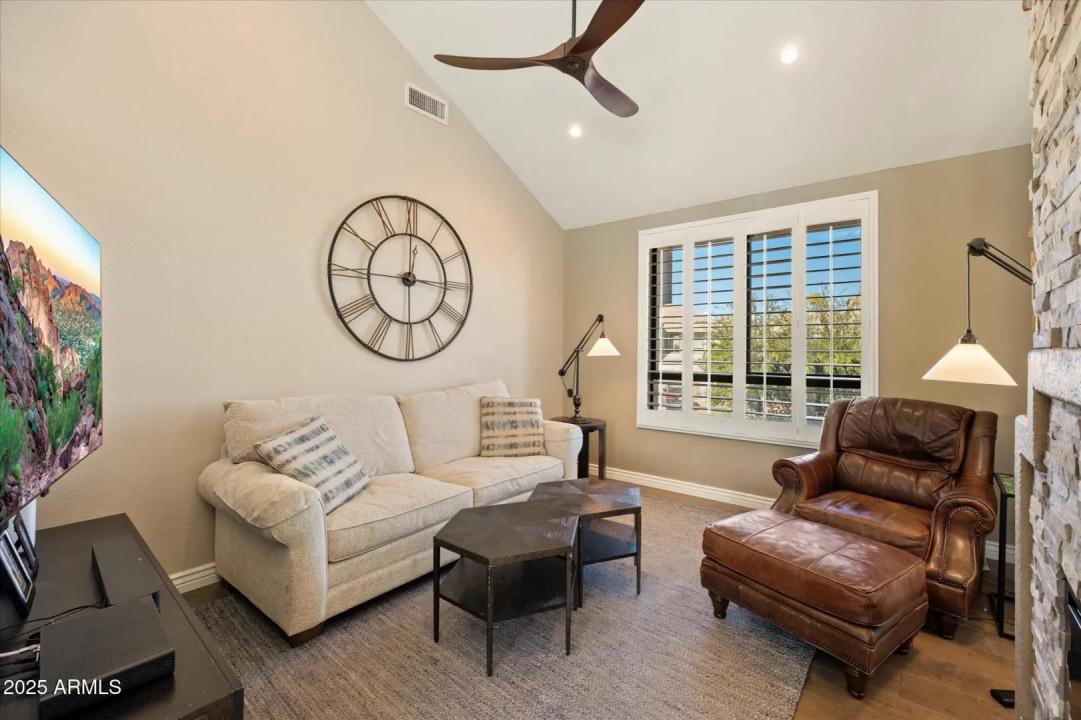 Real Estate Picture 4