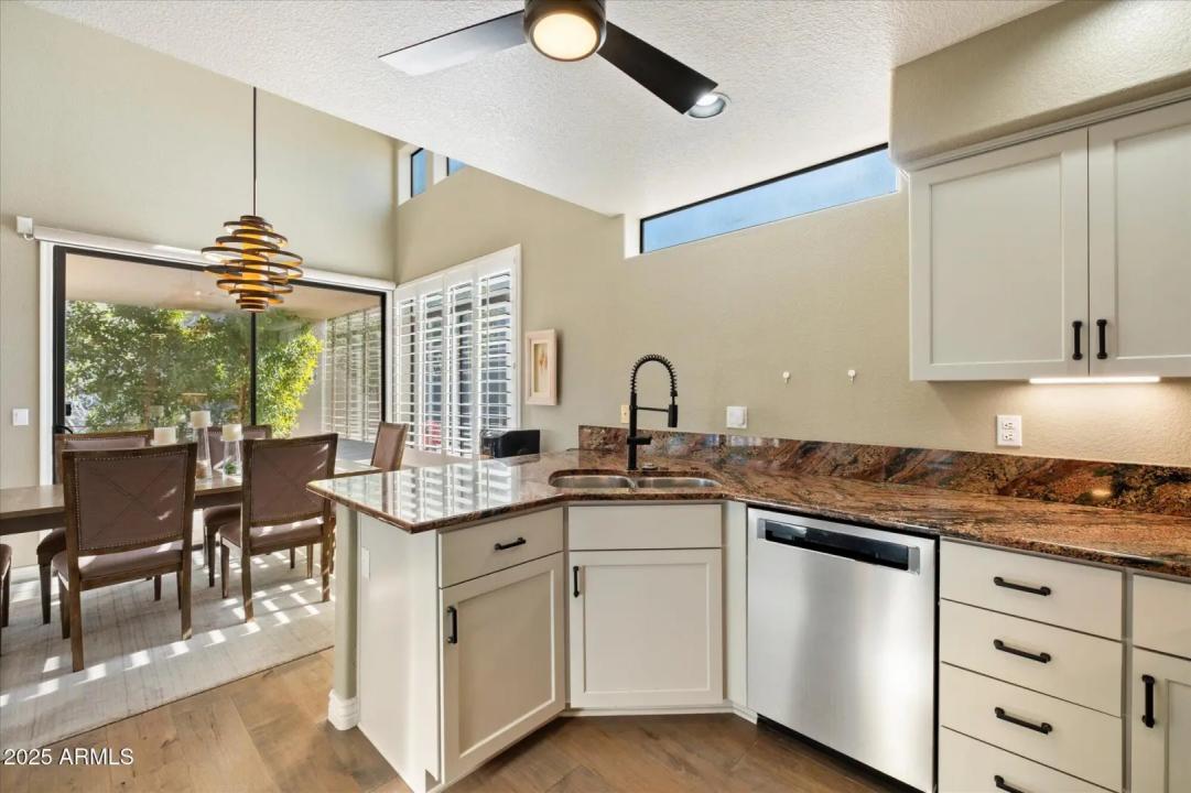 Real Estate Picture 9