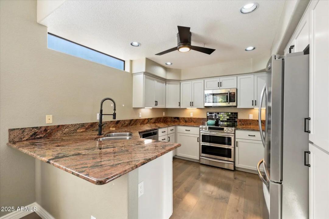 Real Estate Picture 8