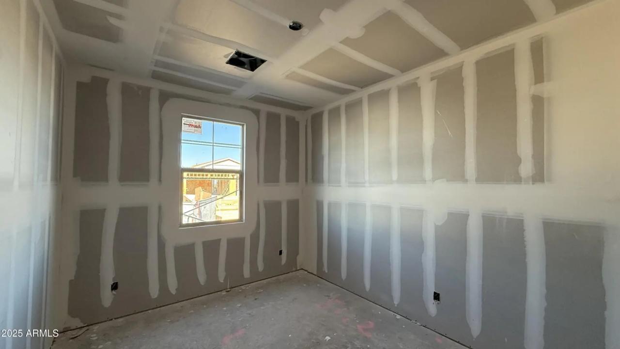 Real Estate Picture 4