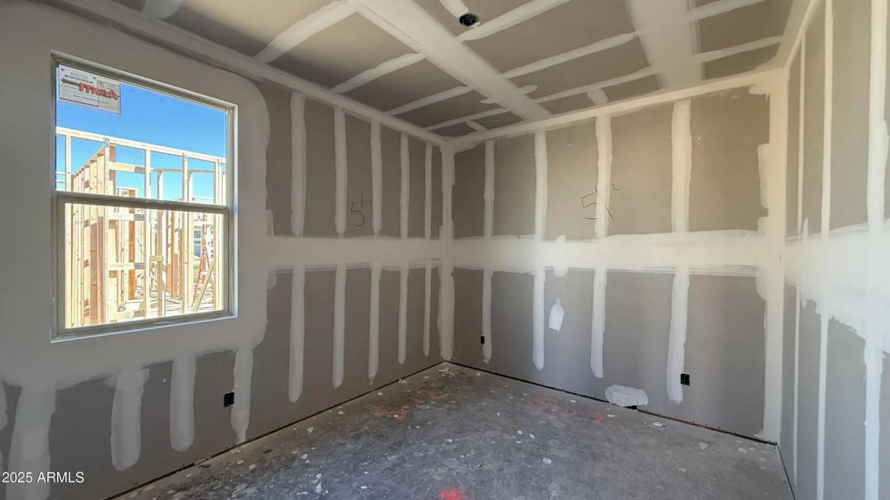 Real Estate Picture 5