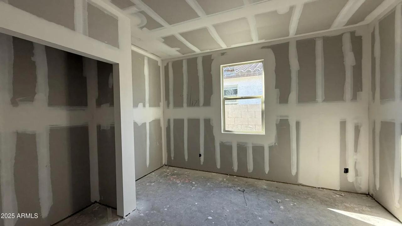 Real Estate Picture 12