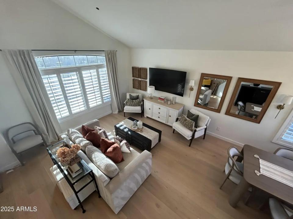 Real Estate Picture 4