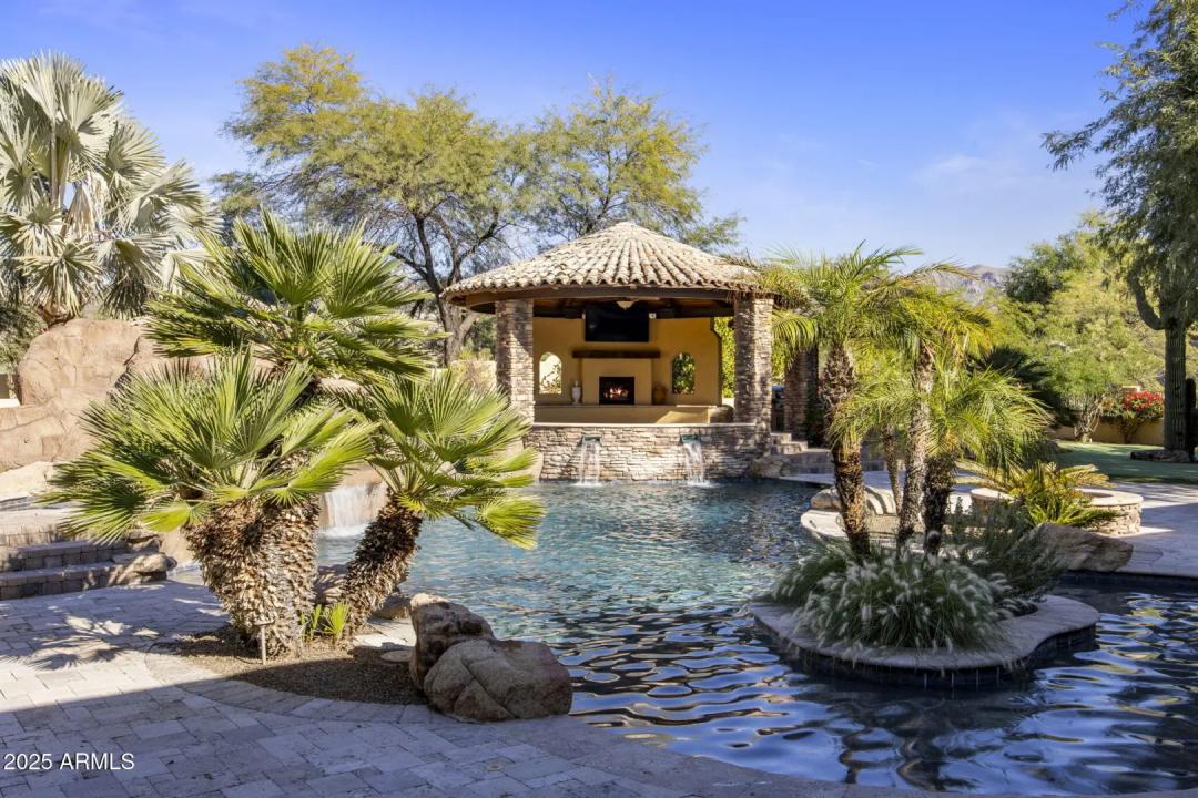 Real Estate Picture 10