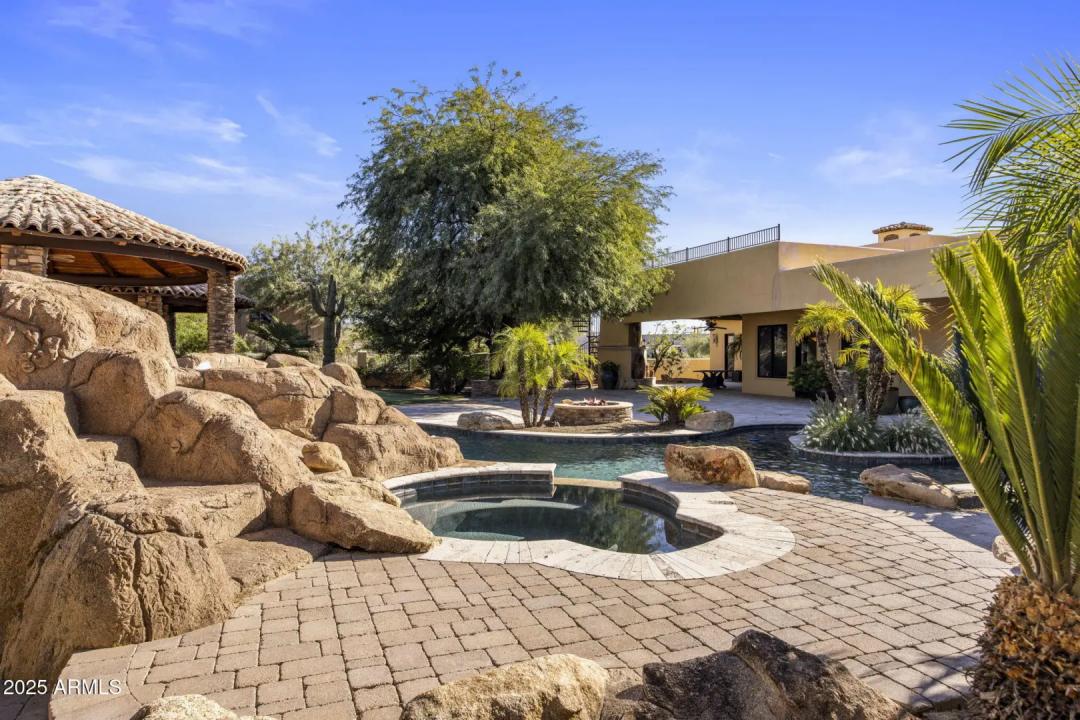 Real Estate Picture 11