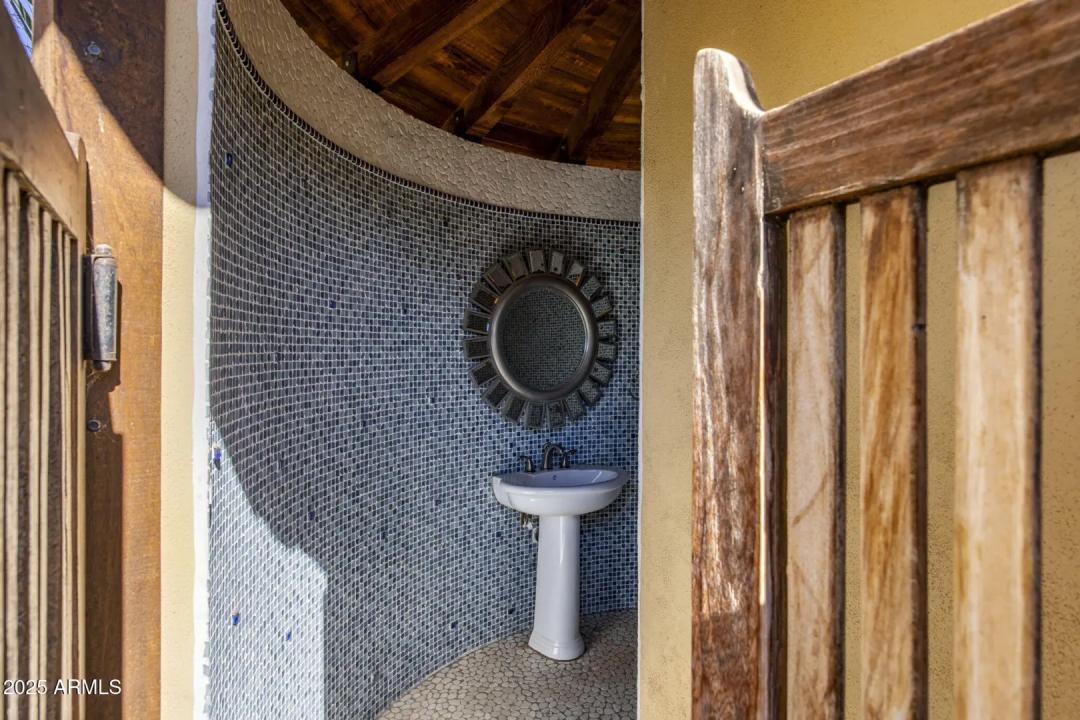 Real Estate Picture 12