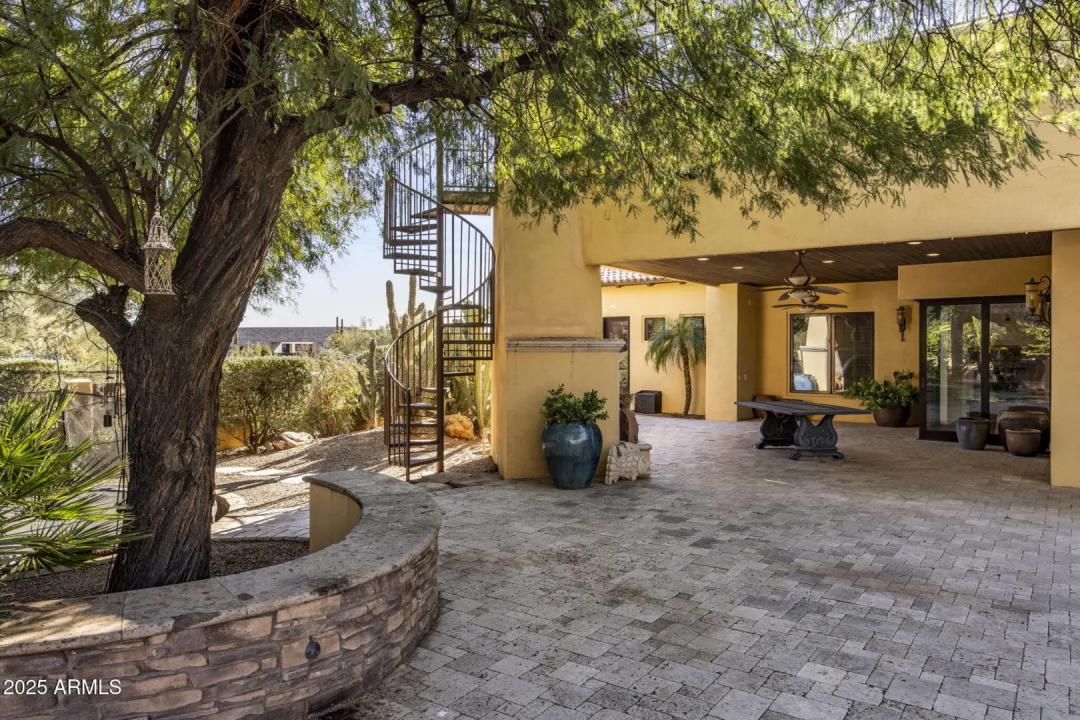 Real Estate Picture 16