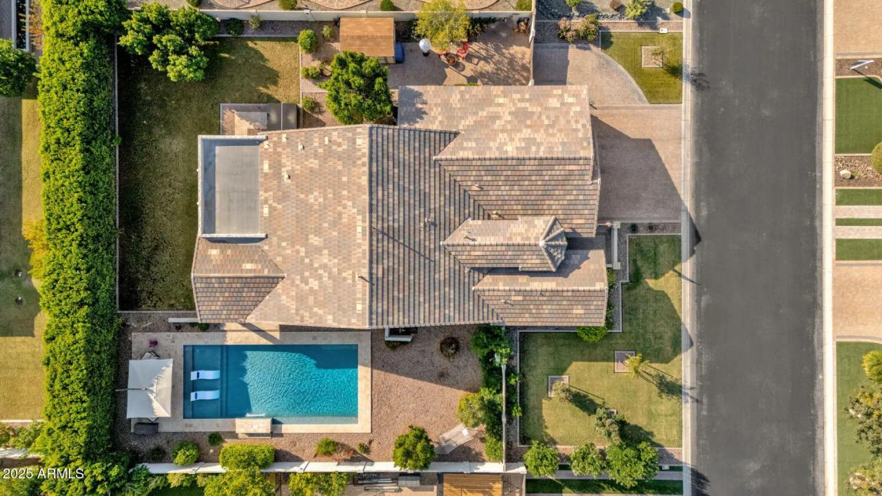 Real Estate Picture 8