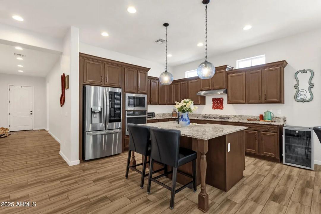 Real Estate Picture 17