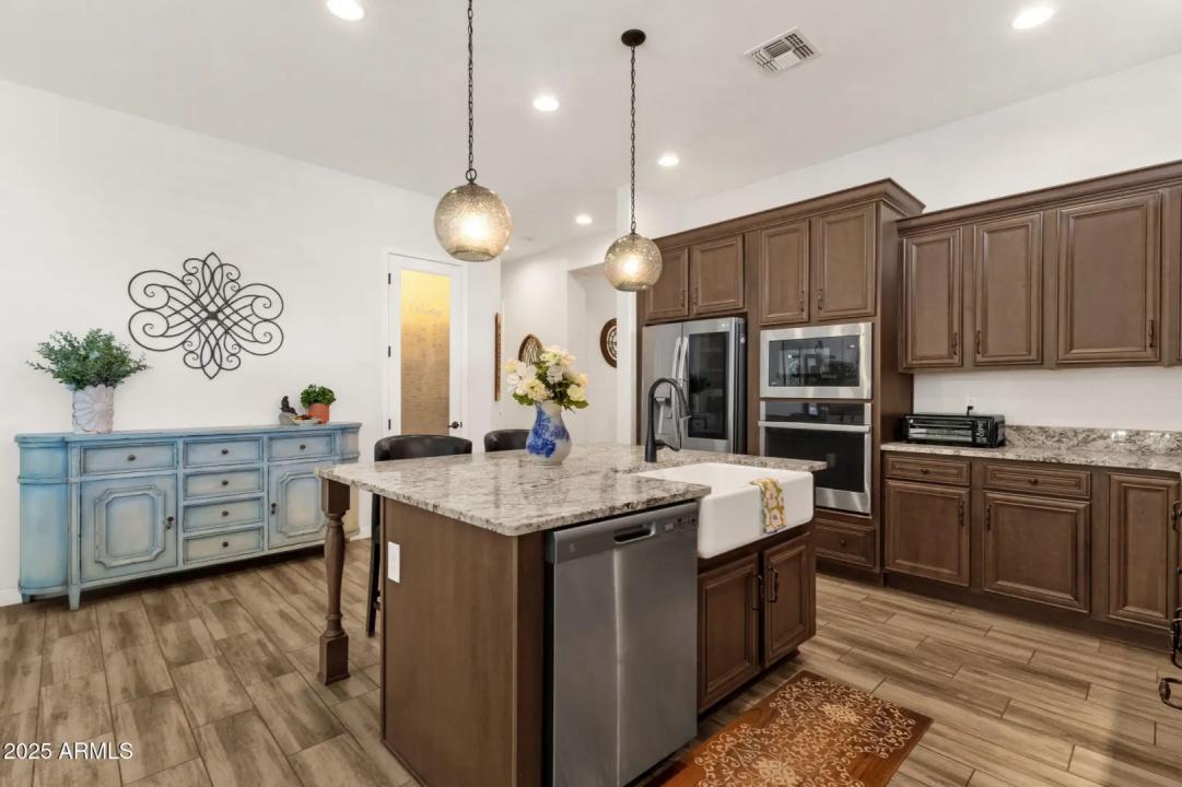 Real Estate Picture 18