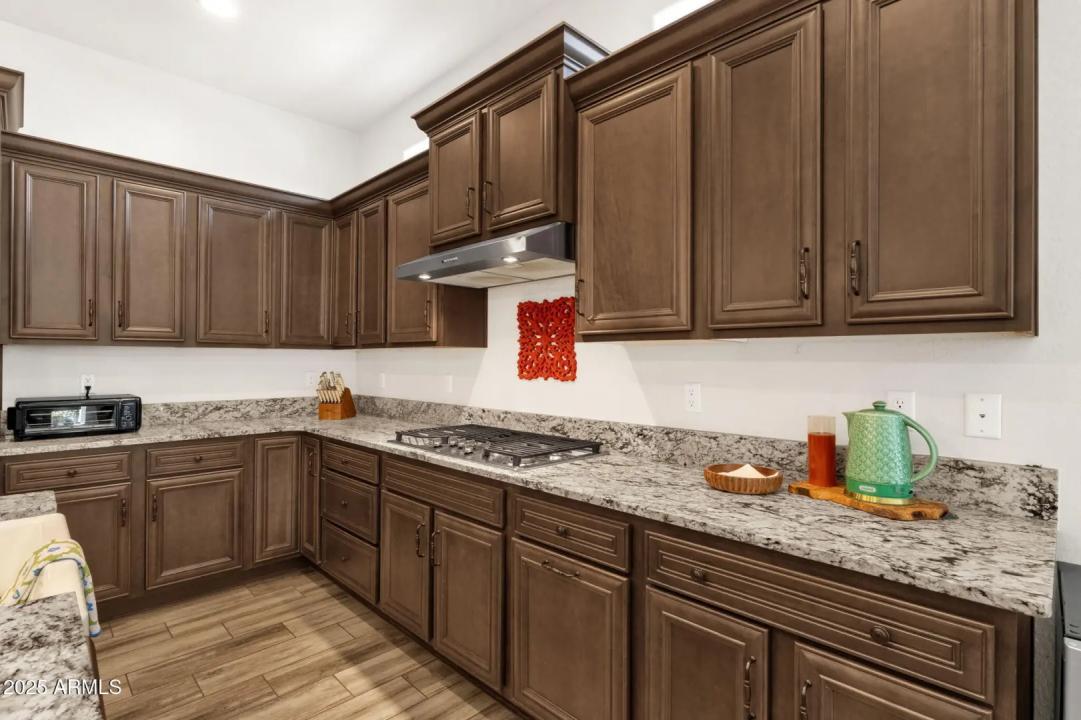 Real Estate Picture 19