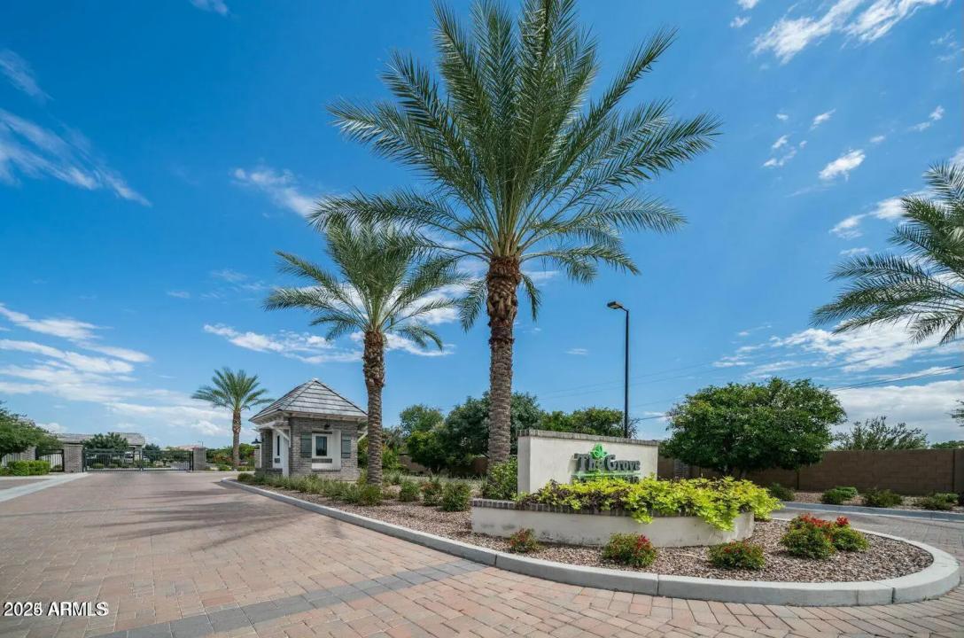 Real Estate Picture 11