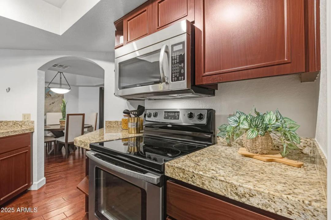 Real Estate Picture 12