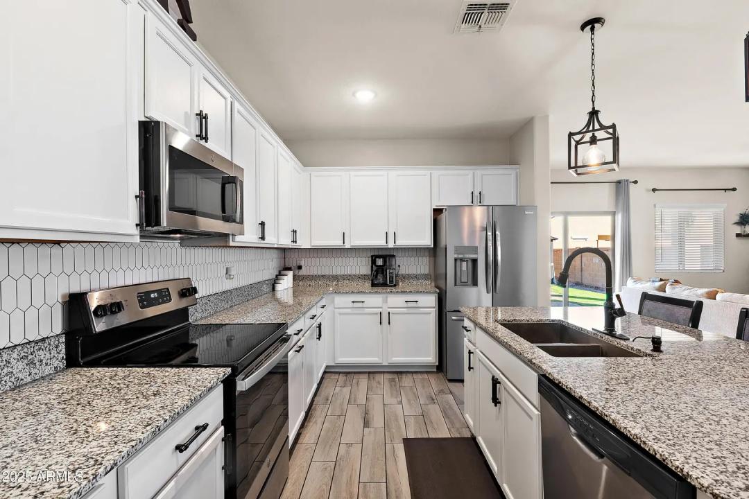 Real Estate Picture 4