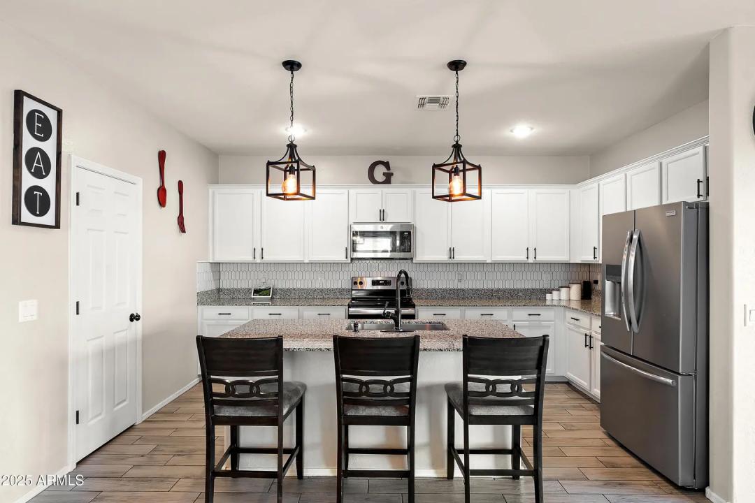 Real Estate Picture 3