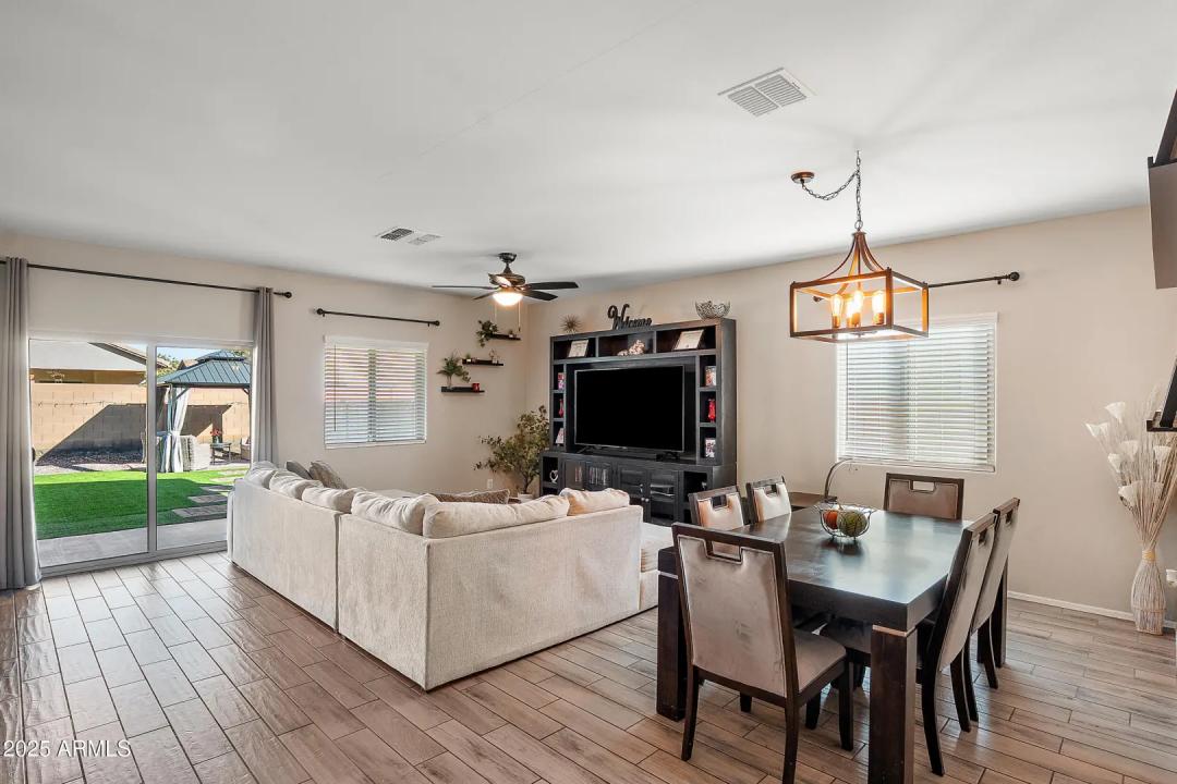 Real Estate Picture 7