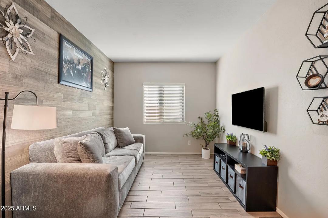 Real Estate Picture 12