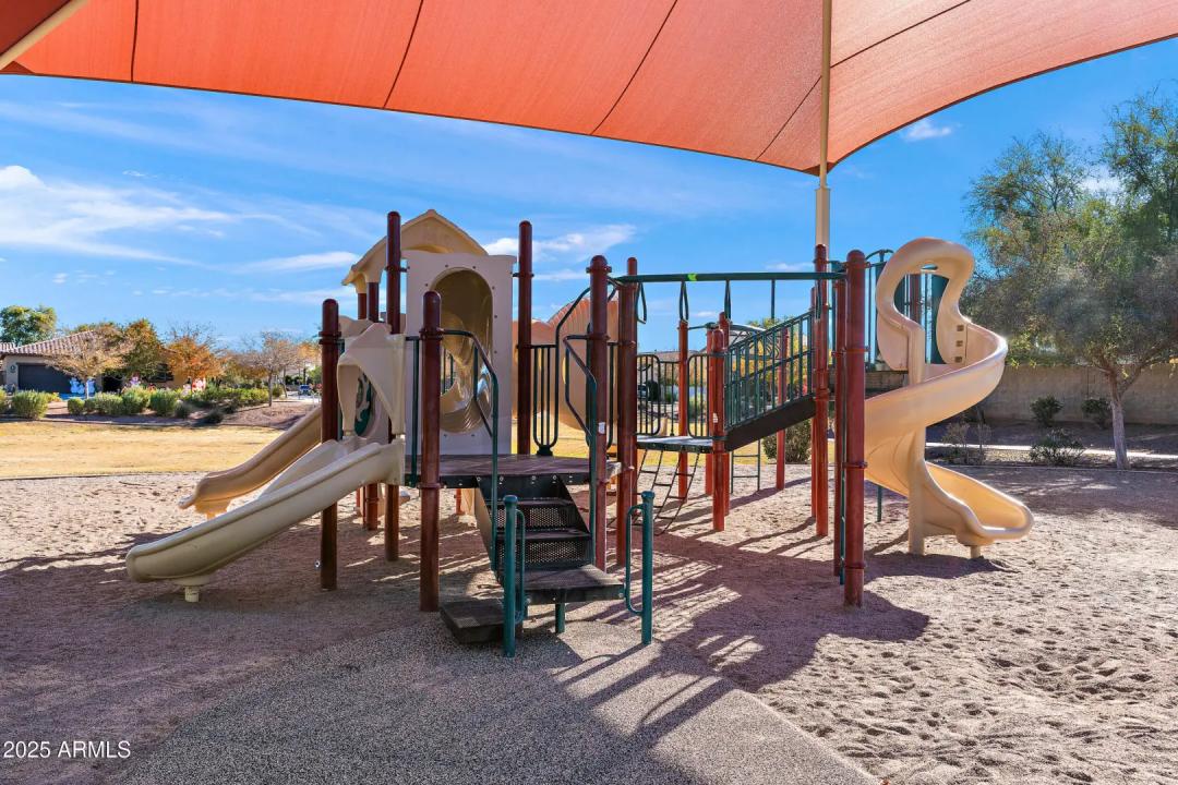 Real Estate Picture 33