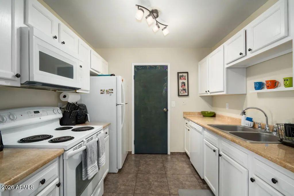 Real Estate Picture 8