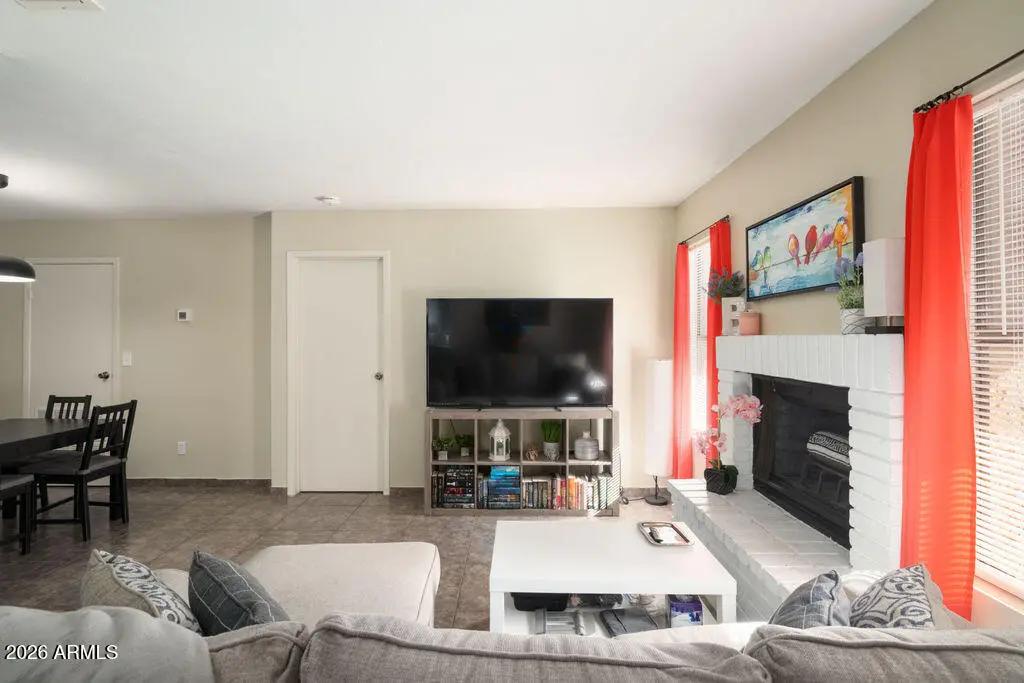 Real Estate Picture 4