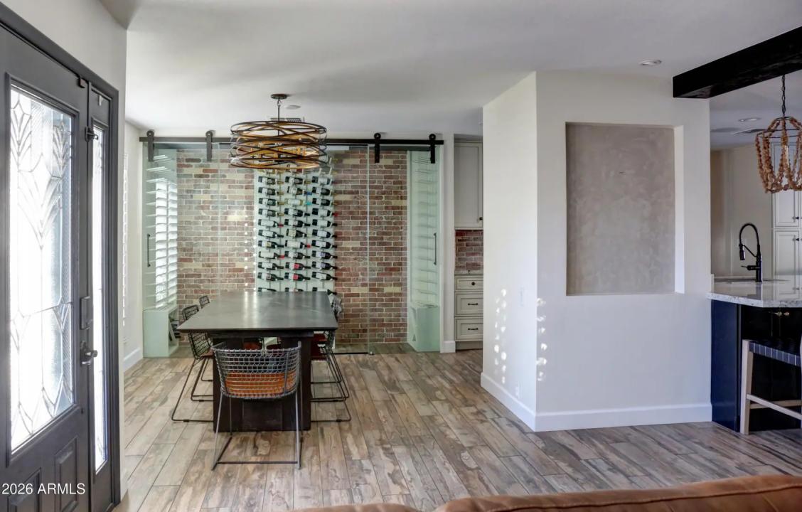 Real Estate Picture 4