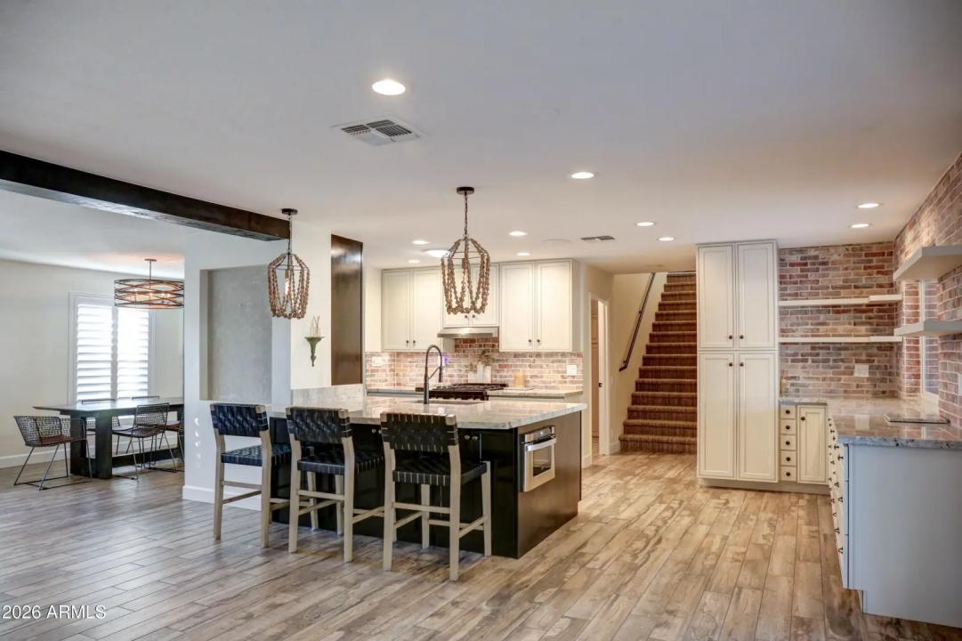 Real Estate Picture 7