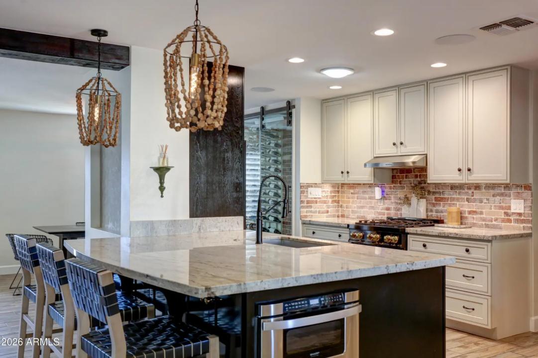 Real Estate Picture 11